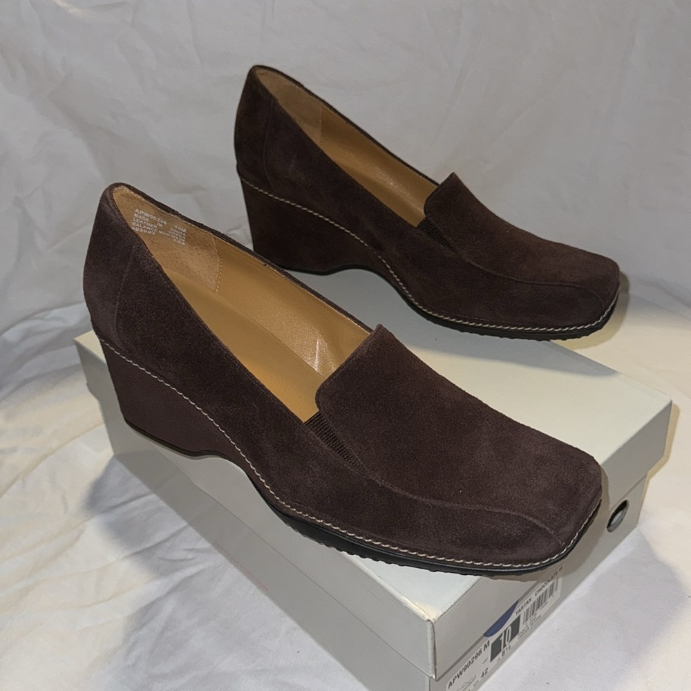 Rockport, size 10, brown women’s wedge, suede and leather. NWT